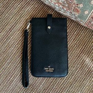 ✅Kate Spade - Black Wristlet!